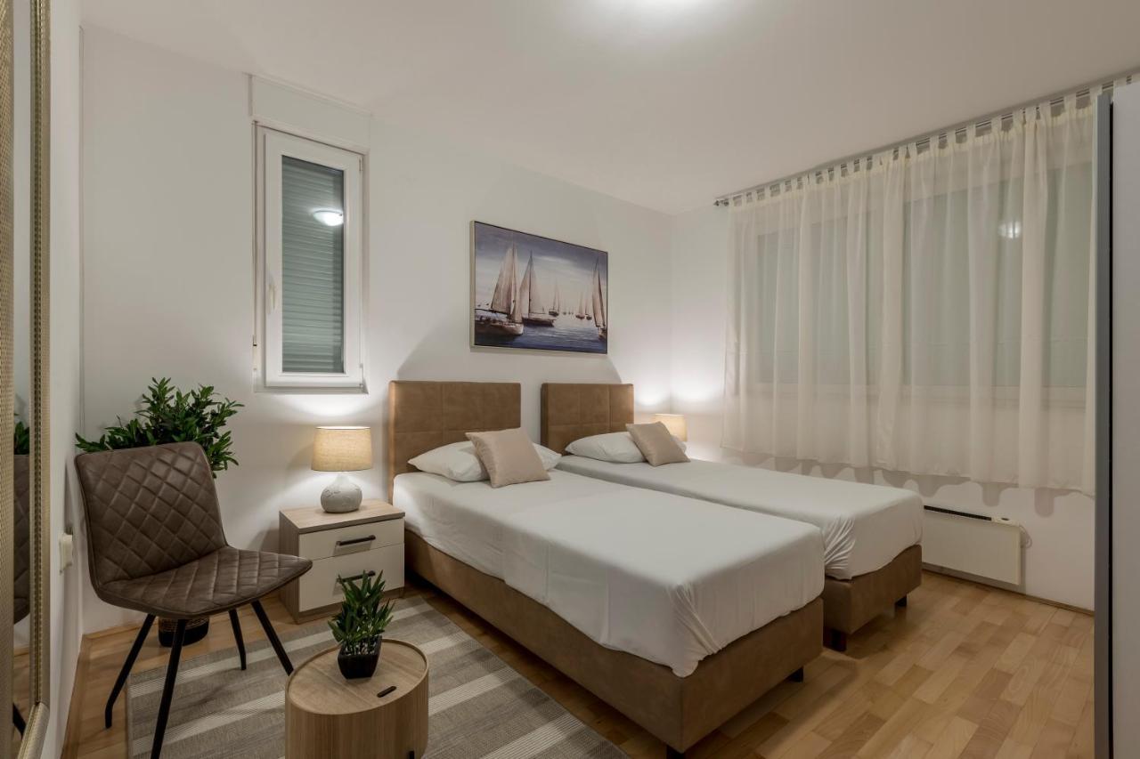 Split-villas Dalmatica For 12 Villaer Split