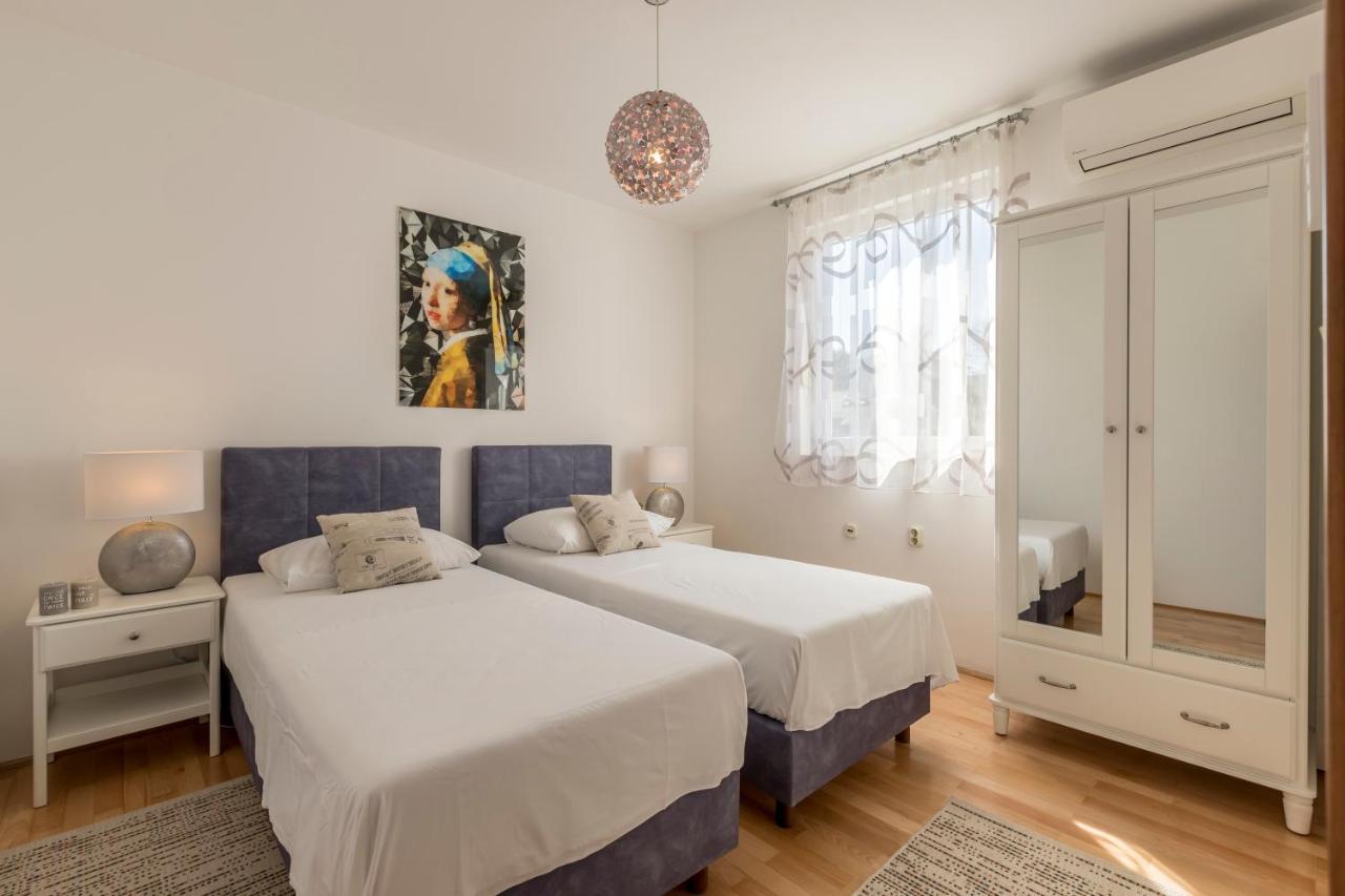 Split-villas Dalmatica For 12 Villaer