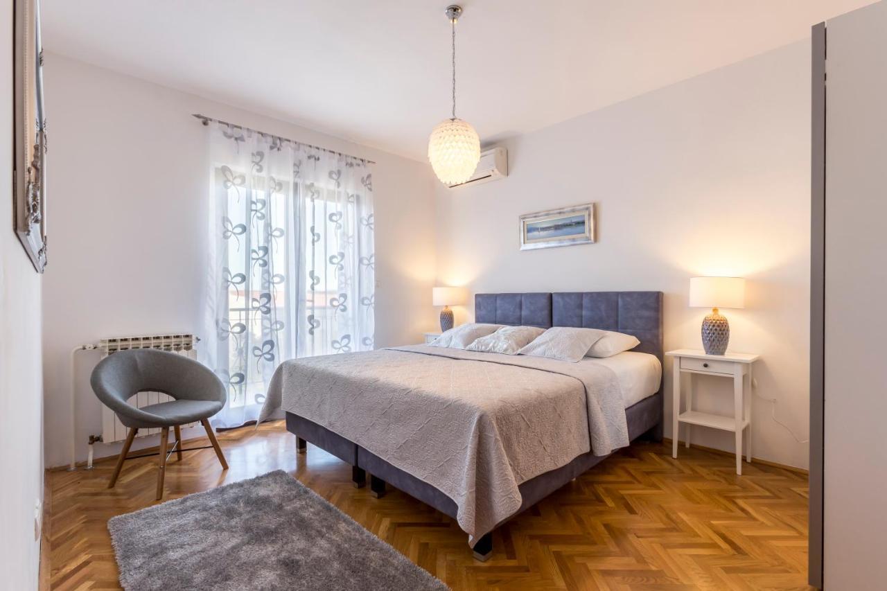 Split-villas Dalmatica For 12 Villaer Split