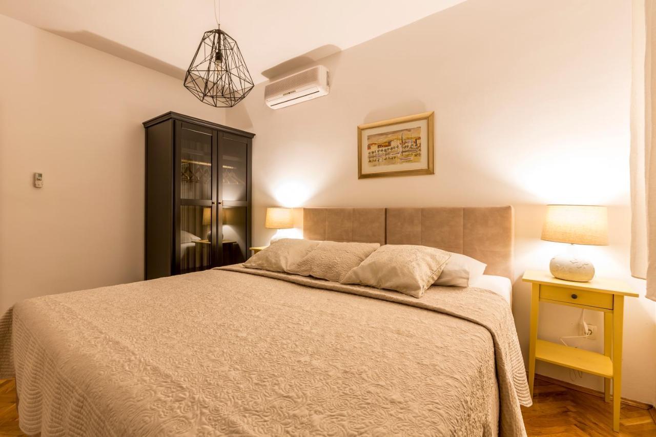 Split-villas Dalmatica For 12 Villaer Split